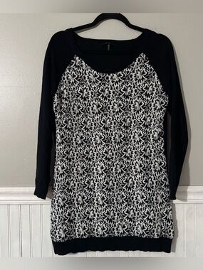 Yest Sweater Black and White Floral Print Long Sleeve Women’s Size Medium /10